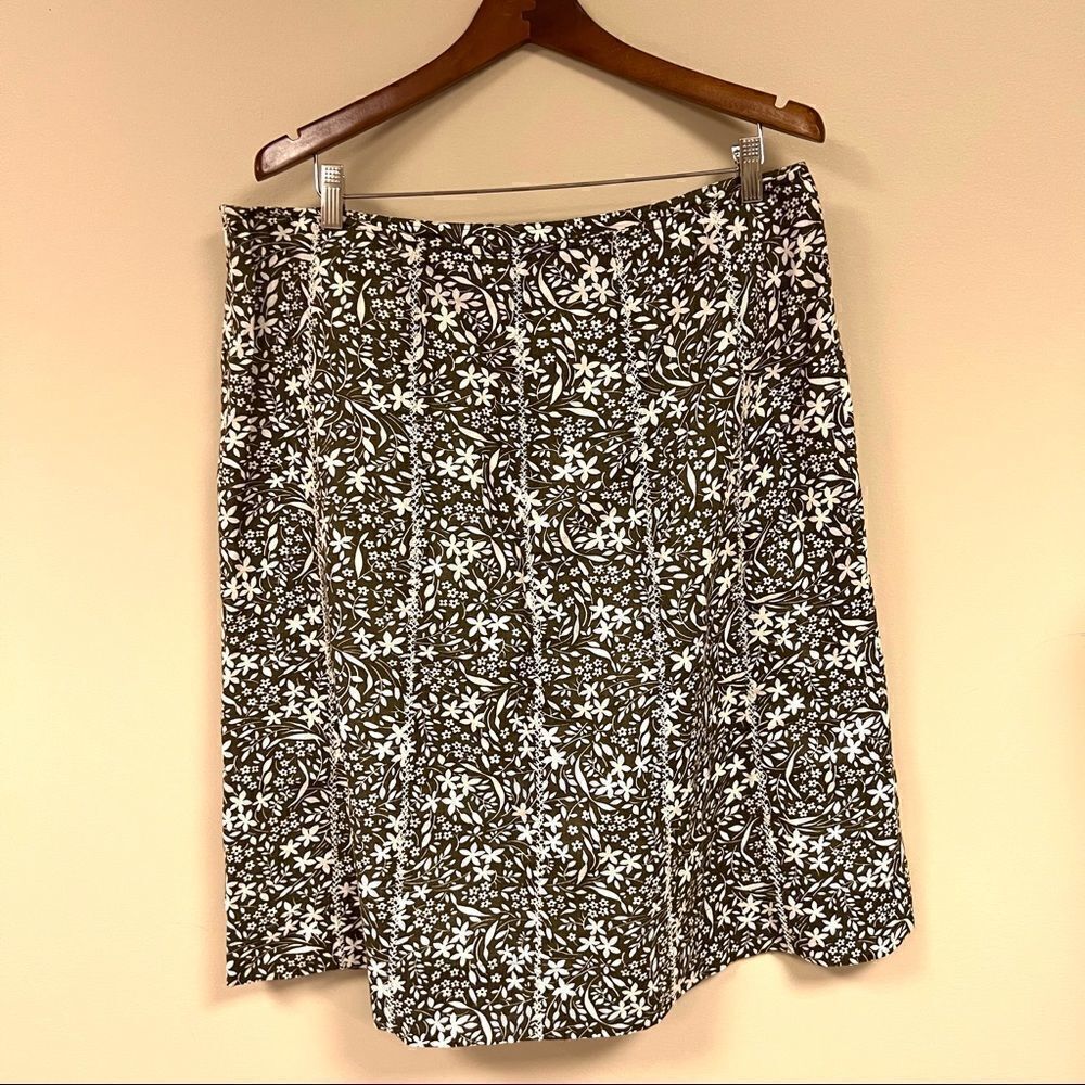 Eddie Bauer Linen blend brown flowered skirt. Size 14